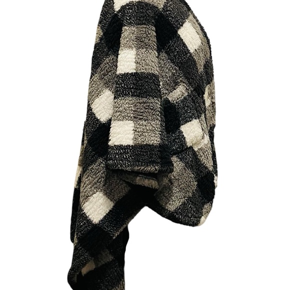 Berkshire OS Plaid Poncho NWOT - Picture 5 of 16
